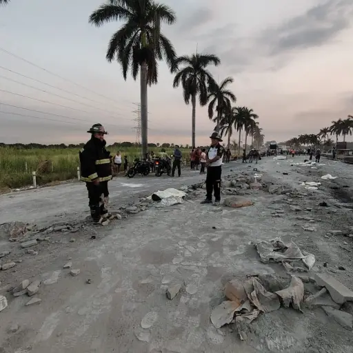 Bomberos reprotaron la emergencia ocurrida en la autopista Palín, Escuintla. ,Foto Bomberos Voluntarios