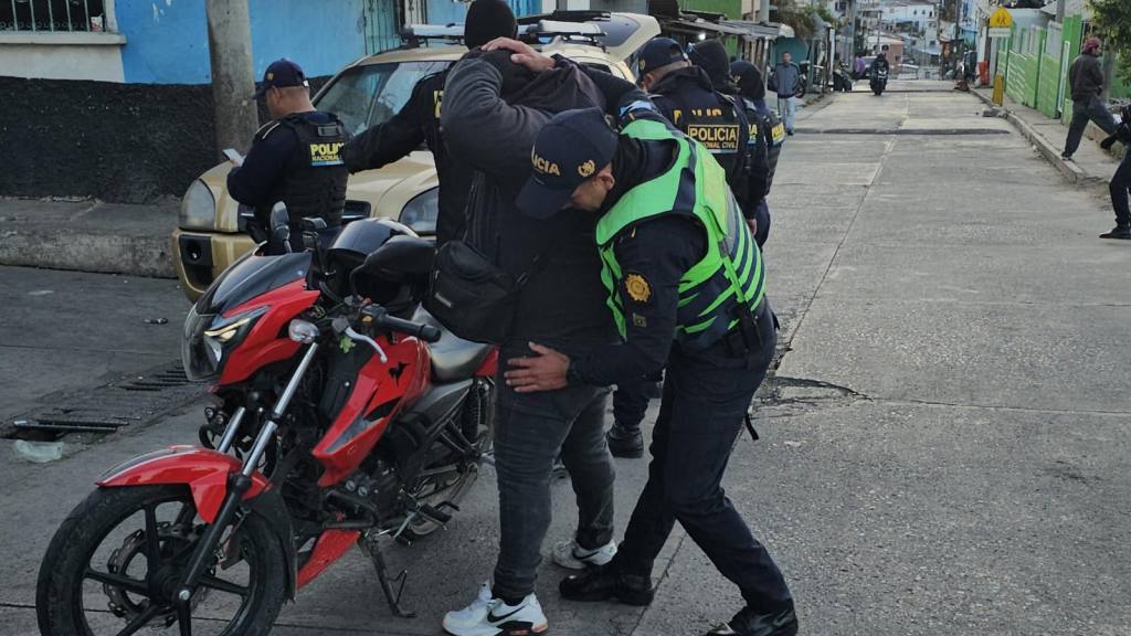 Desarrollan allanamientos y registros preventivos en zona 18 | PNC de Guatemala