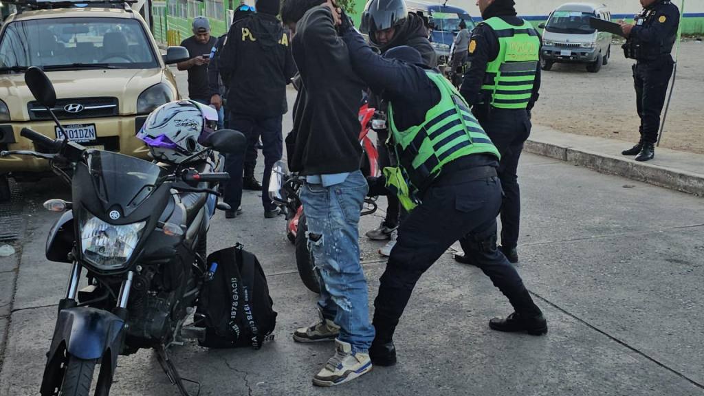 Desarrollan allanamientos y registros preventivos en zona 18 | PNC de Guatemala