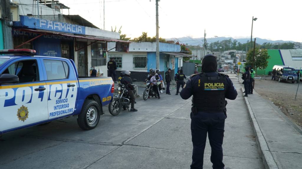 Desarrollan allanamientos y registros preventivos en zona 18 | PNC de Guatemala