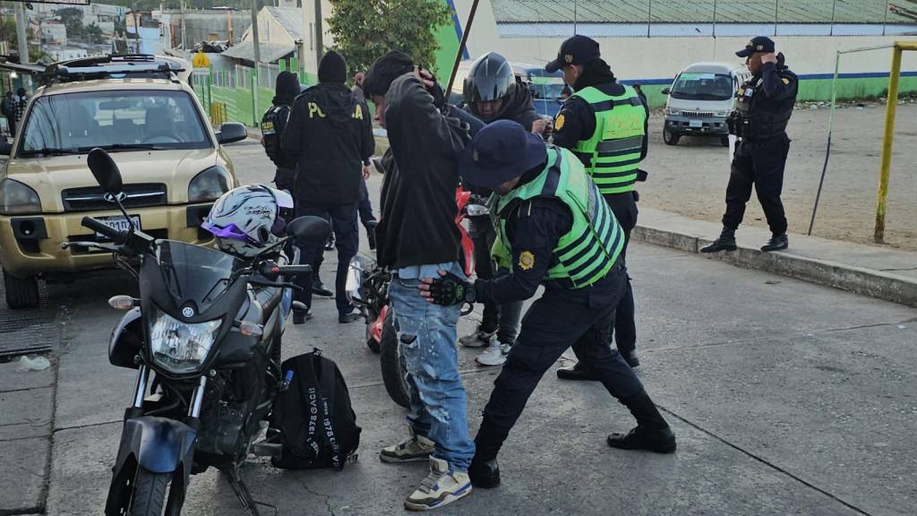Desarrollan allanamientos y registros preventivos en zona 18 | PNC de Guatemala