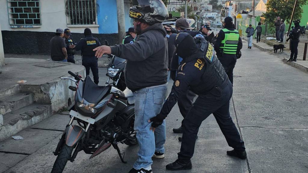 Desarrollan allanamientos y registros preventivos en zona 18 | PNC de Guatemala