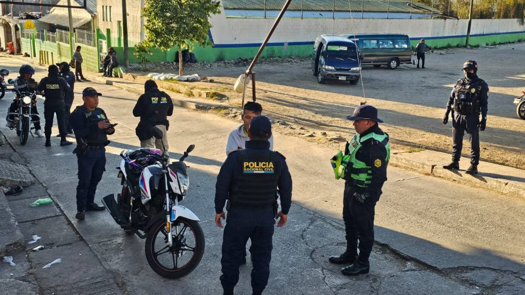 Desarrollan allanamientos y registros preventivos en zona 18 | PNC de Guatemala