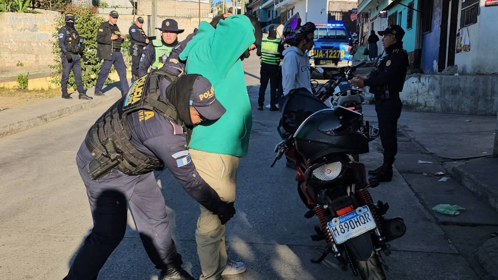 Desarrollan allanamientos y registros preventivos en zona 18 | PNC de Guatemala
