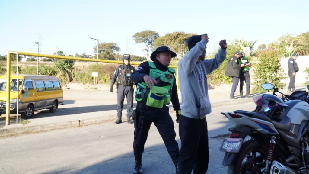 Desarrollan allanamientos y registros preventivos en zona 18 | PNC de Guatemala