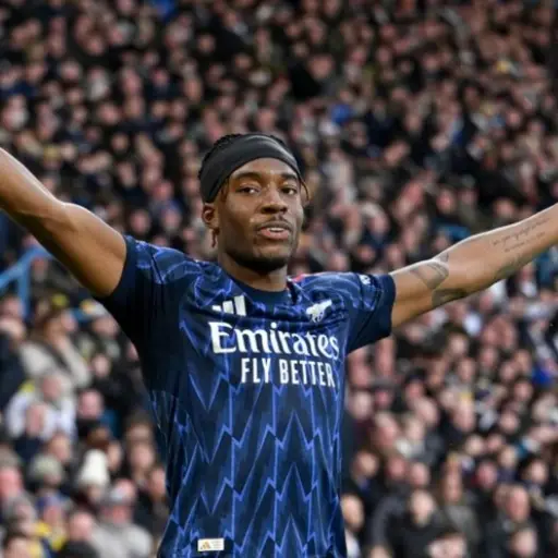 Arenal venció al Leeds y continúa líder de la Premier League 