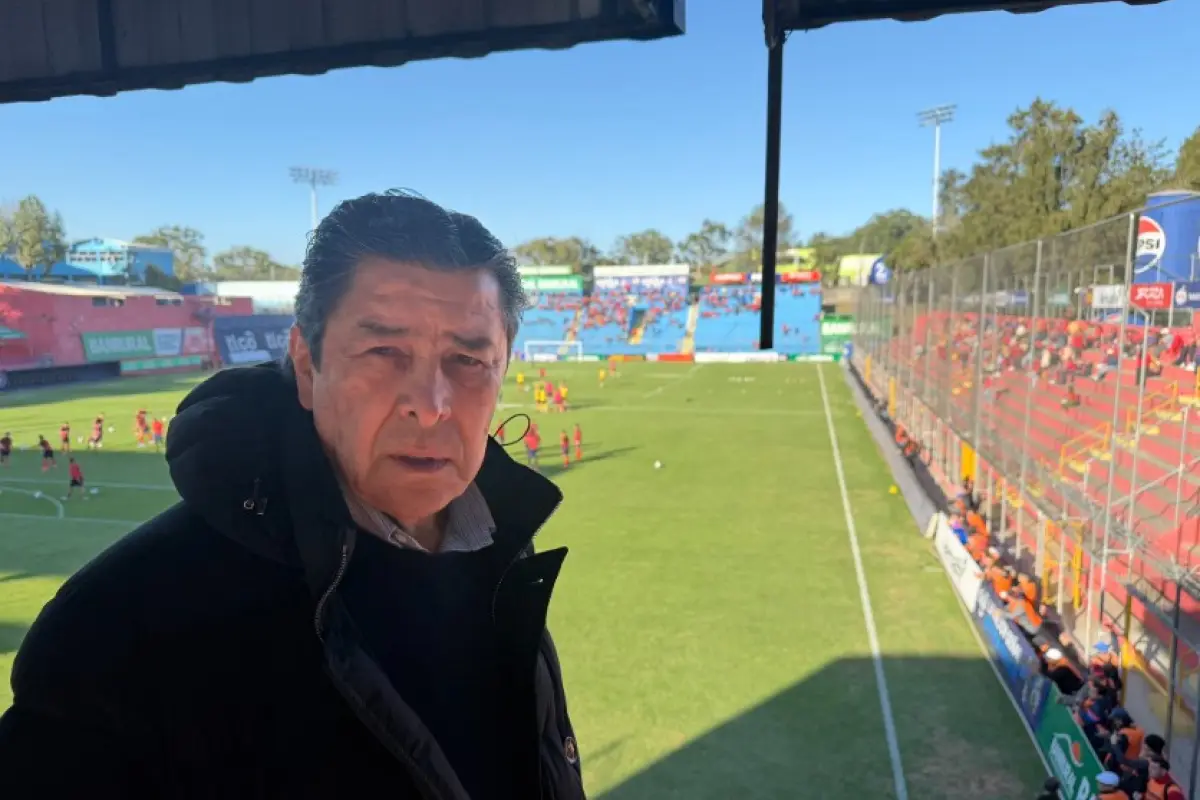 Luis Fernando Tena en el estadio El Trébol