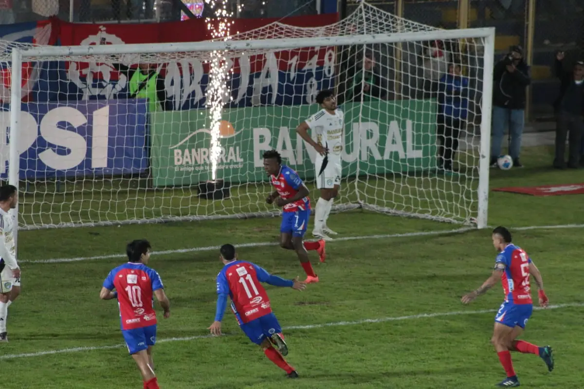 Xelajú venció a Comunicaciones en el estadio Mario Camposeco 