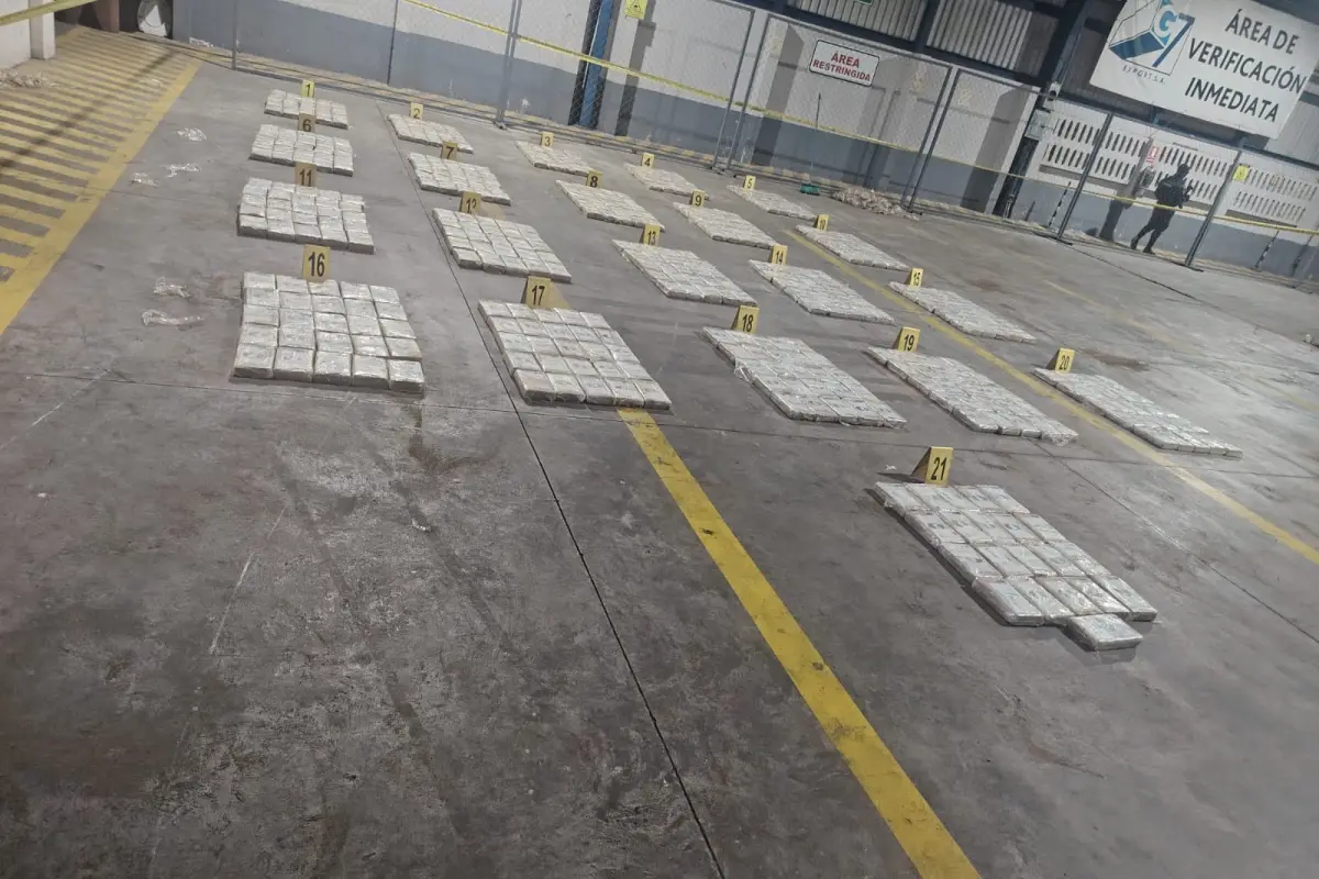 Las autoridades guatemaltecas decomisaron otro cargamento de presunta droga tras la inspección a un contenedor que ingresó a Puerto Quetzal, Escuintla., PNC