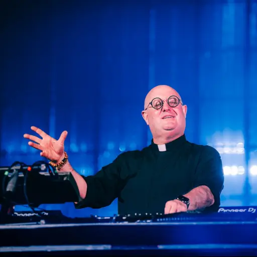 DJ Padre Guilherme  ,Redes sociales de Padre Guilherme