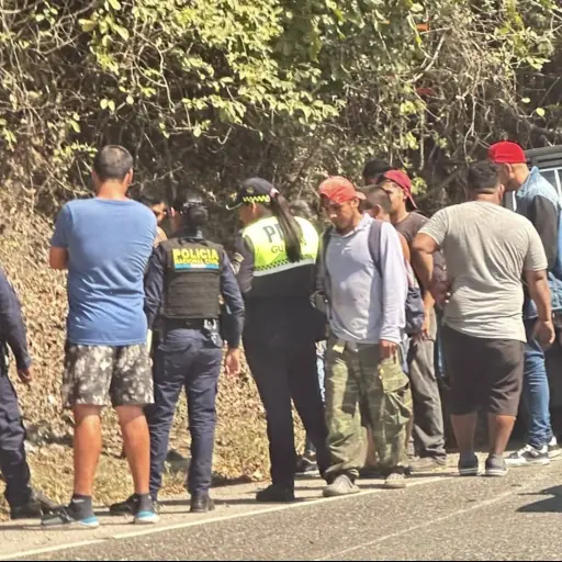 Colisión entre vehículo del Ejército y tráiler. ,Captura de pantalla video de X.