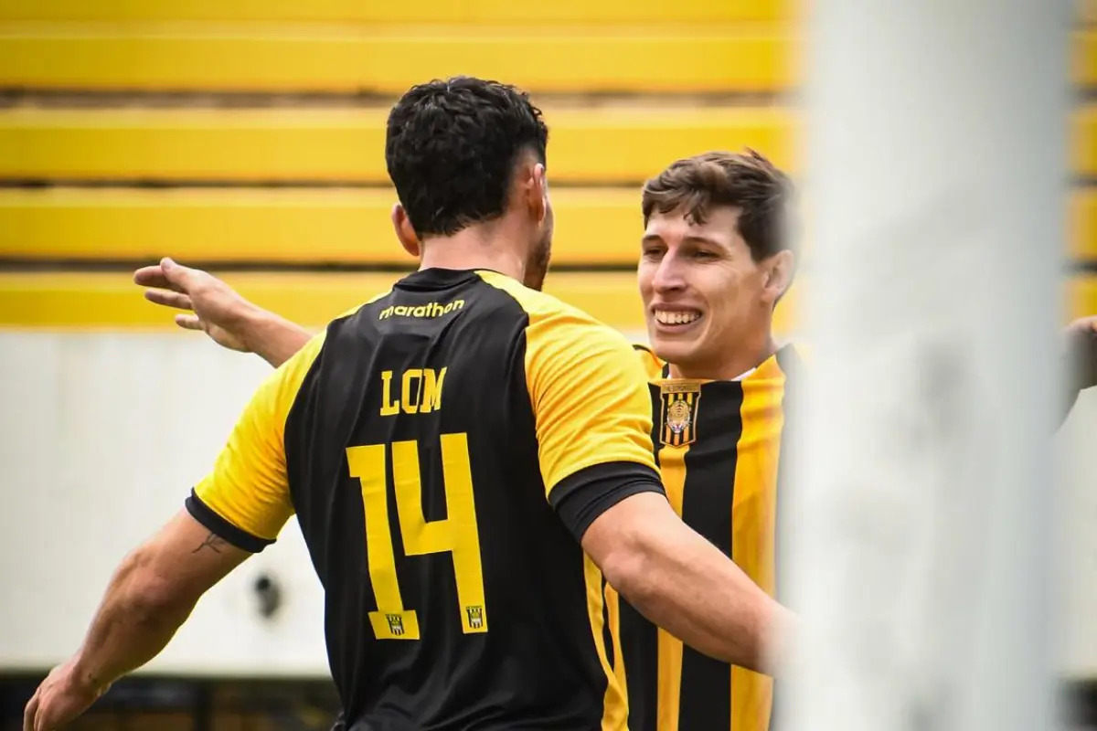 Darwin Lom se estrena con el The Strongest - instagram @clubstrongest