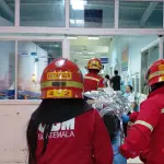 El conductor herido tras el ataque en Mixco fue ingresado al hospital Roosevelt. ,Bomberos Municipales