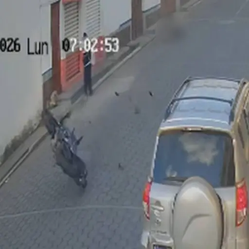 ámara capta accidente mortal de motorista en La Esperanza, Quetzaltenango. ,Captura de pantalla video de X.