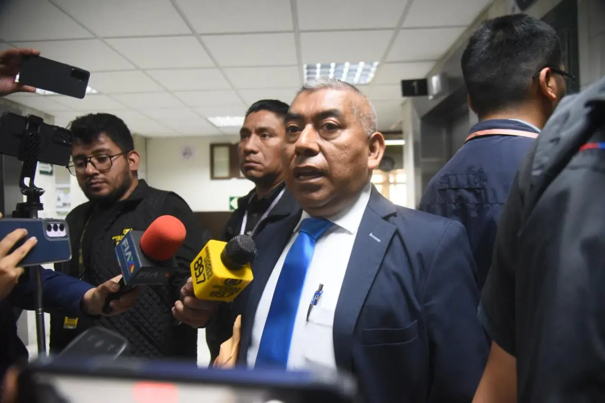 El jefe de la FECI, Rafael Curruchiche, en Tribunales tras acudir a una audiencia del caso Unops el martes, 27 de enero de 2026., Omar Solís/Emisoras Unidas