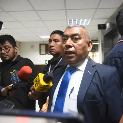 El jefe de la FECI, Rafael Curruchiche, en Tribunales tras acudir a una audiencia del caso Unops el martes, 27 de enero de 2026. ,Omar Solís/Emisoras Unidas