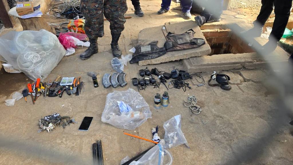 Decomisan dos pistolas y otros ilícitos tras requisa en la cárcel Renovación 1 | PNC de Guatemala.