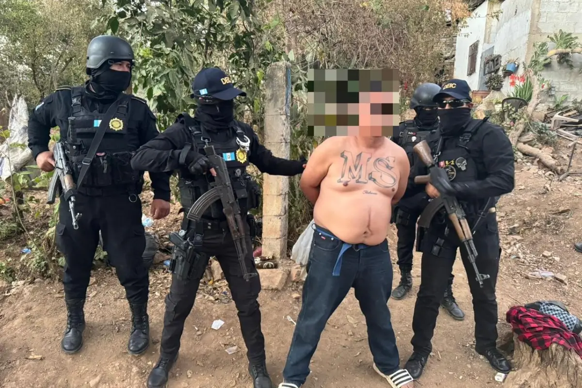 El presunto pandillero fue encontrado en posesión de varios ilícitos., PNC de Guatemala.