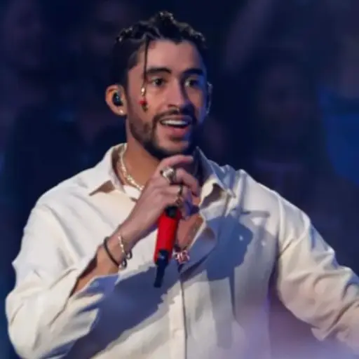 La NFL y Bad Bunny anuncian colección que combina fútbol americano, música y cultura