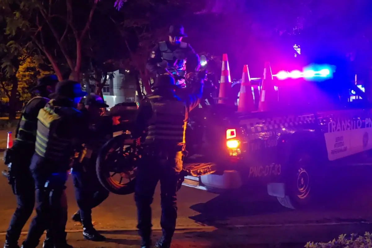 Durante varios procedimientos, la PNC decomisa vehiculos con algunas ilegalidades., PNC de Guatemala.