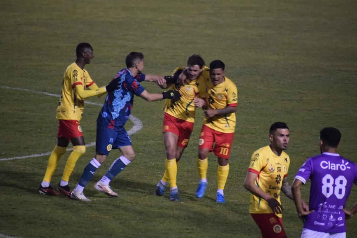 Diego Casas y su celebración ante Deportivo Achuapa 