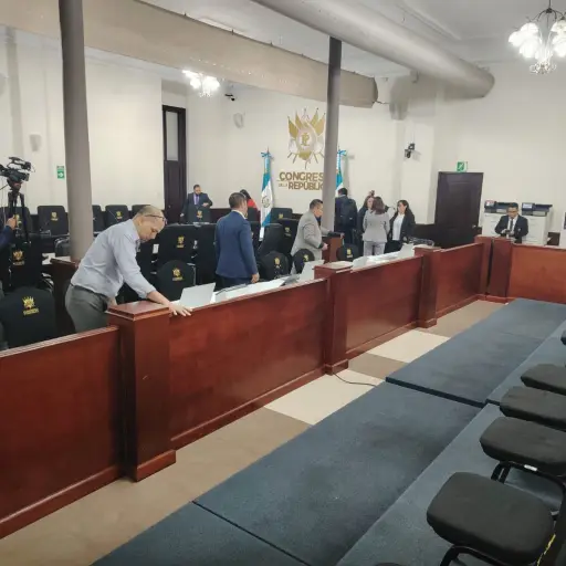 La mesa de recepción de expedientes de aspirantes a magistrados del TSE se ubica en El Congreso de la República. ,Guatemala Visible.
