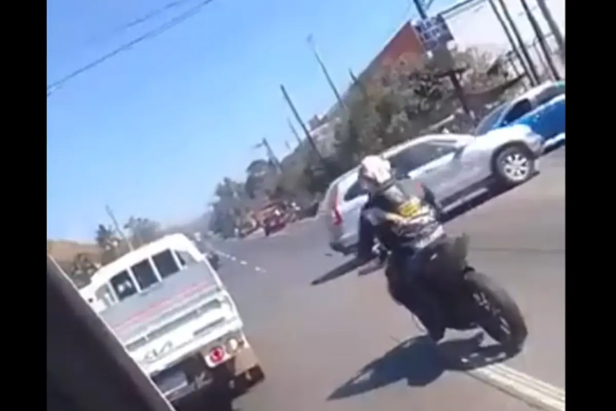 La motocicleta que se accidentó llevaba a dos personas a bordo., Redes sociales.