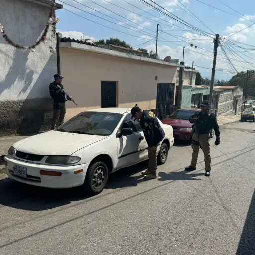 La PNC encontró el carro y ahora espera al MP para las investigaciones correspondientes. ,PNC de Guatemala.