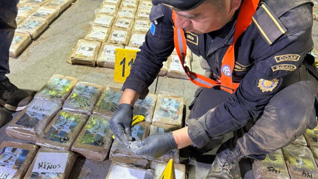 Decomisan 1 mil 39 paquetes de cocaína en Puerto Quetzal | PNC de Guatemala