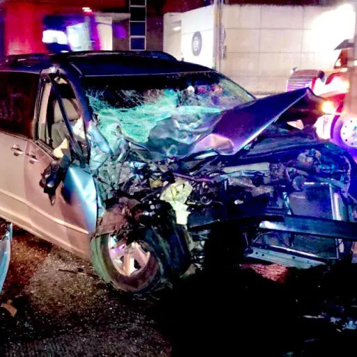 Uno de los vehículos involucrados en el accidente en la avenida Petapa, zona 12 capitalina. ,PMT capitalina/Montejo