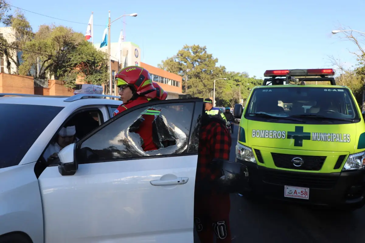 Una mujer resultó heridas tras un hecho de violencia ocurrido en el bulevar Liberación., Bomberos Municipales
