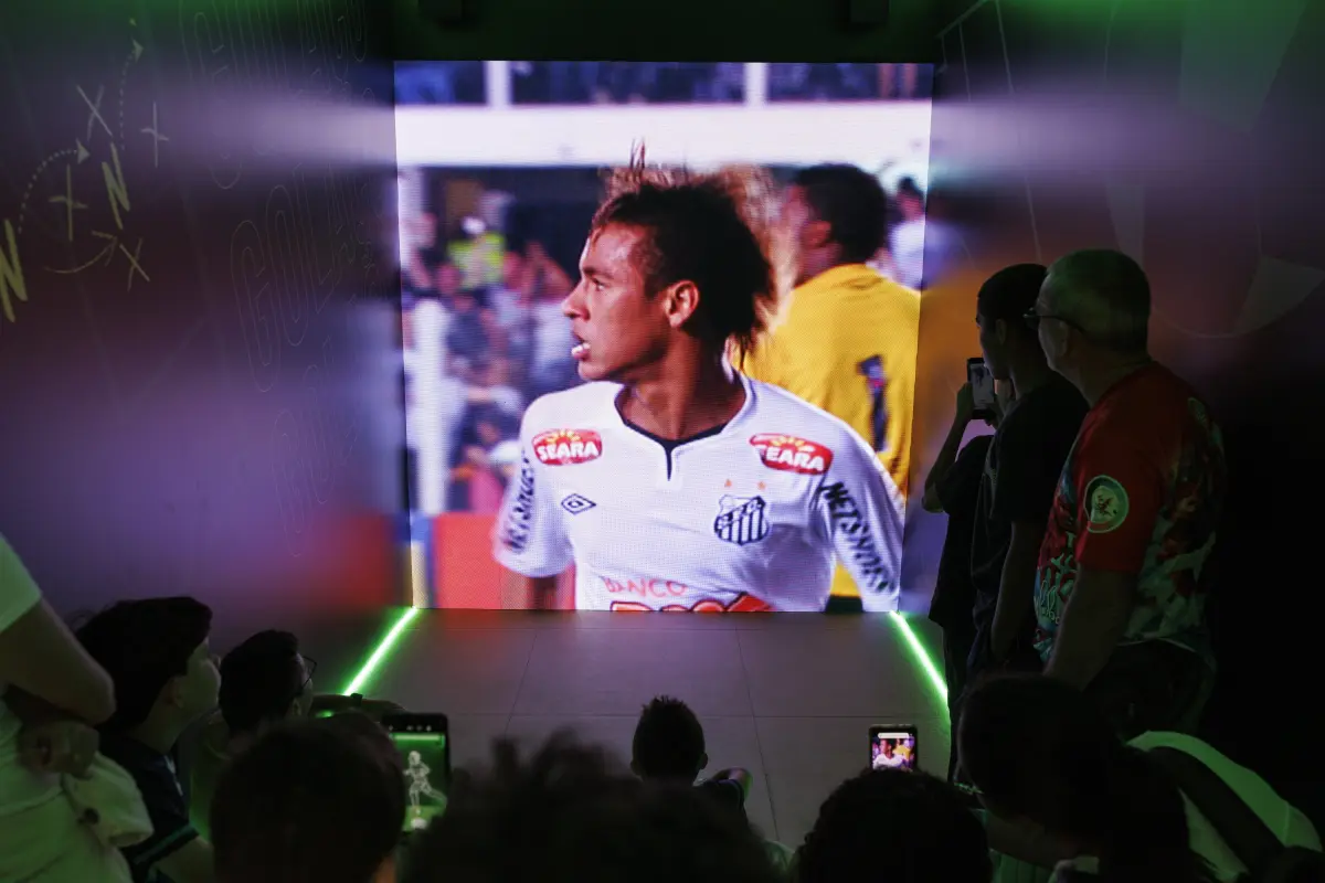 Neymar hace una exposición sobre su carrera 