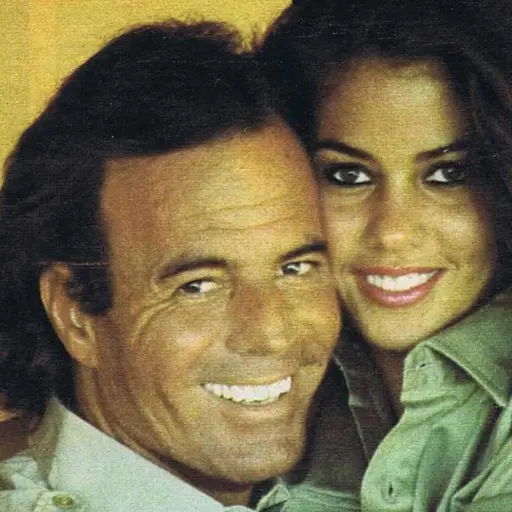 Vaitiare Hirshon y Julio Iglesias ,Redes sociales