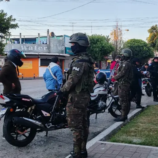 Operativos combinados de policías y militares en el marco del Estado de Sitio en Guatemala, 21 de enero 2026. ,PNC