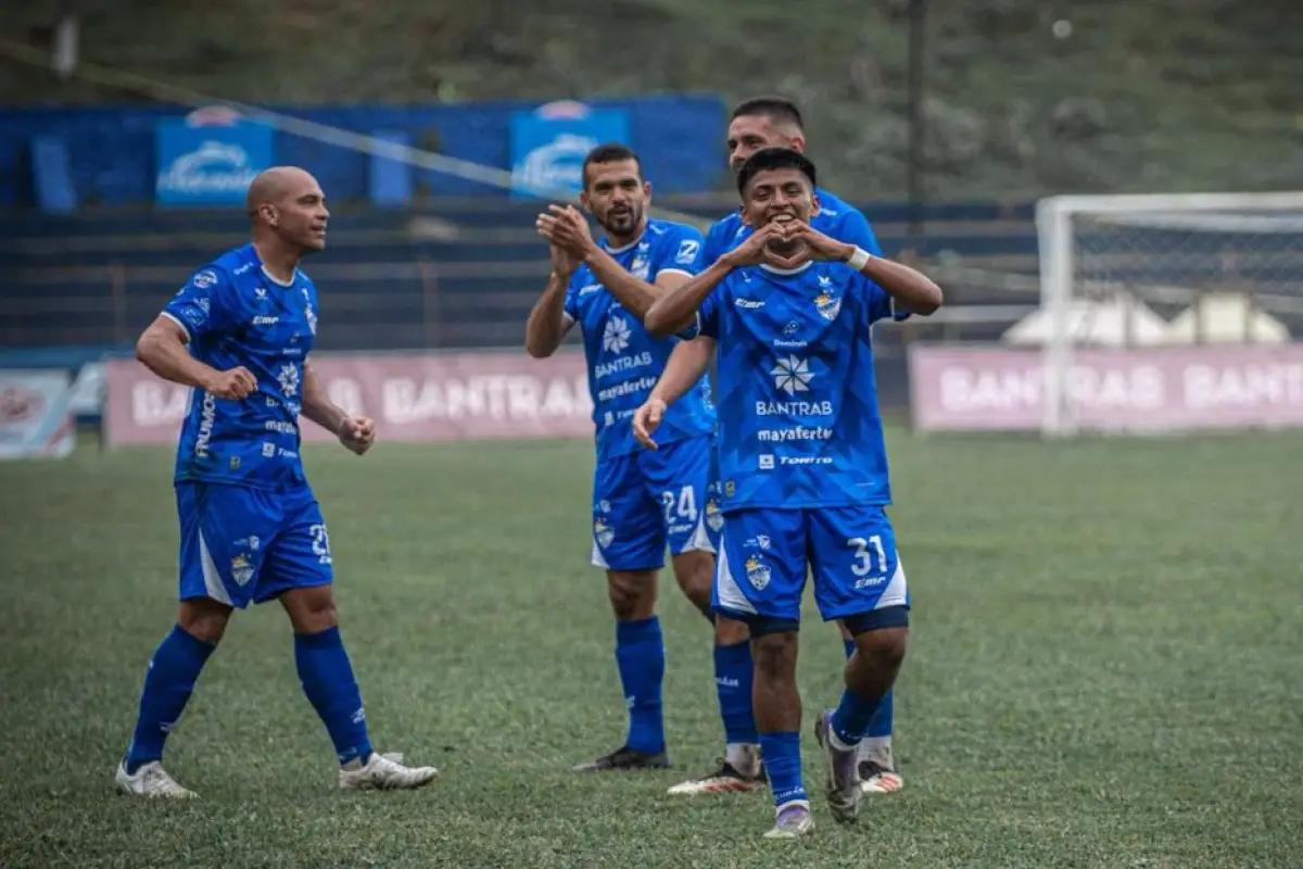 Victoria y por goleada para Cobán Imperial sobre Achuapa