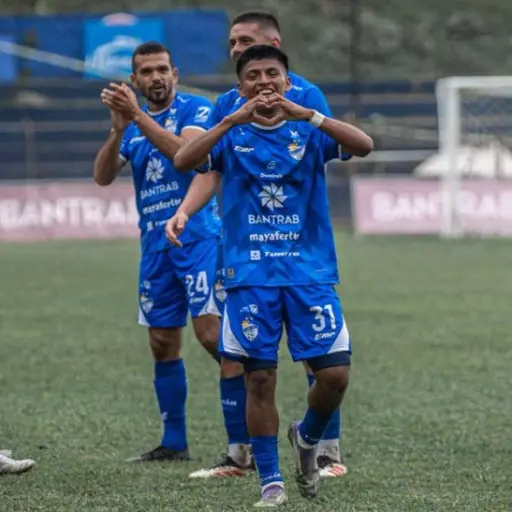 Victoria y por goleada para Cobán Imperial sobre Achuapa 