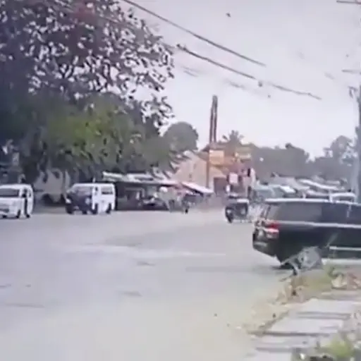 Akmad Mitra Ampautan, alcalde de Shariff Aguak, viajaba junto a sus escoltas.  ,Captura de pantalla video de X.