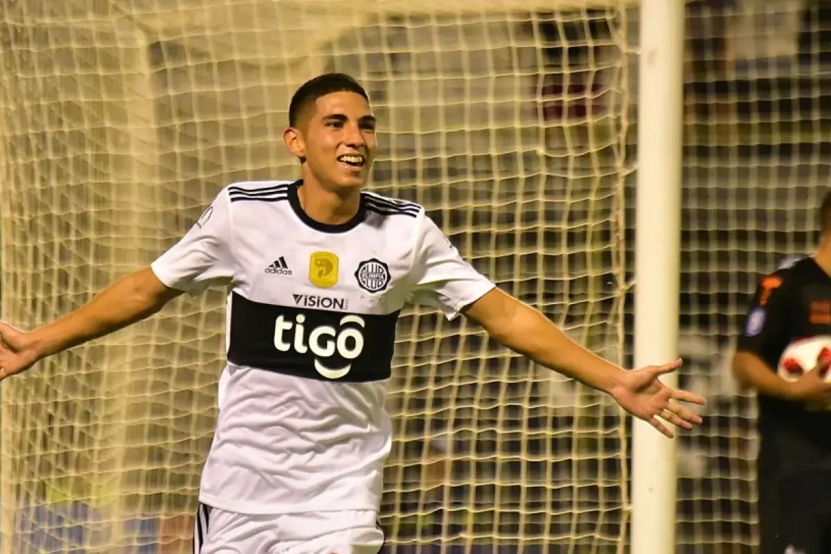 Erik López es nuevo delantero de Municipal 