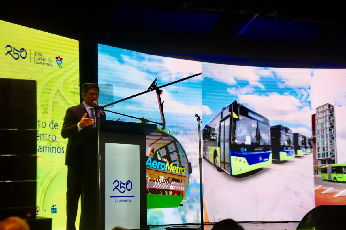 El alcalde capitalino, Ricardo Quiñónez, brindó detalles sobre el AeroMetro, Foto Omar Solís