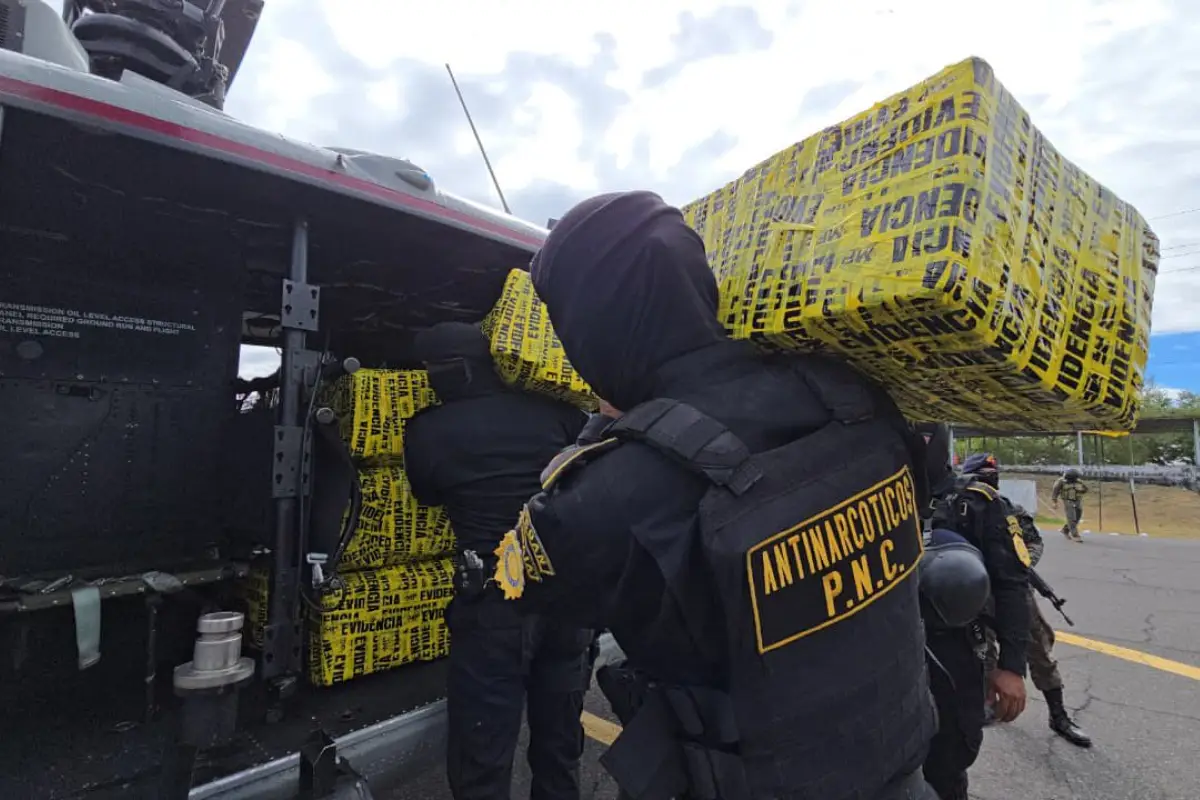 La droga decomisada en contenedores en Puerto Quetzal, Esciuntla, fue trasladada a la Ciudad de Guatemala., PNC