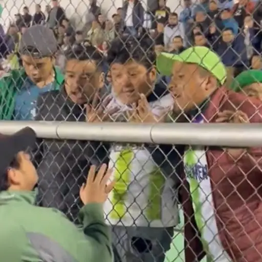 Afición de Antigua reacciona a presencia de hinchada visitante 