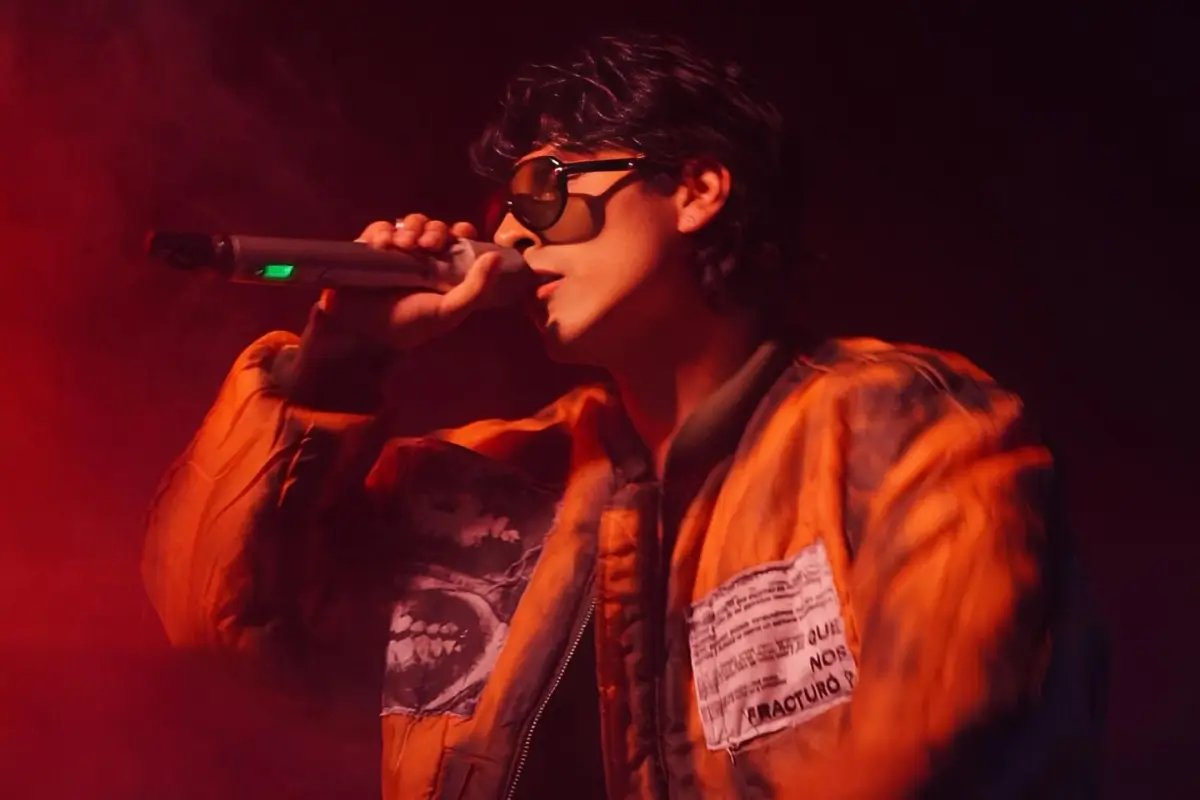 Velarde, Redes sociales