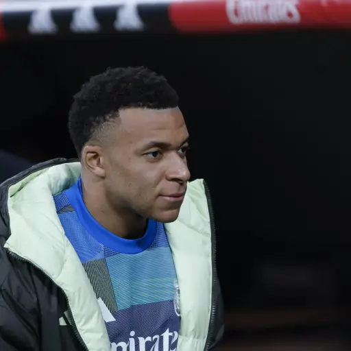 Kylian Mbappé en el banquillo del Estadio Santiago Bernabéu - EFE