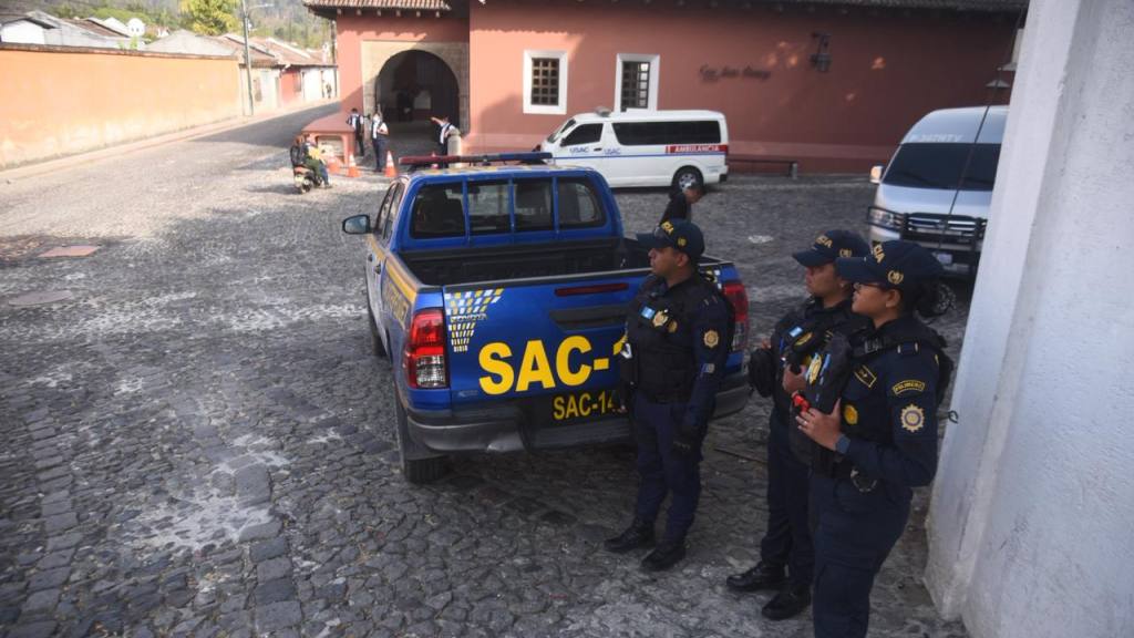 Presencia de la PNC en Antigua Guatemala, en el marco de la elección de magistrados de la Corte de Constitucionalidad por parte del CSU - Usac. | Omar Solís/EU