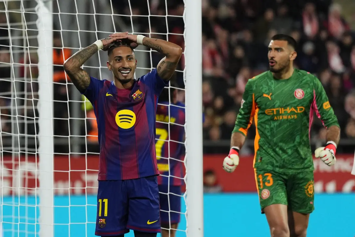 Raphinha se lamenta en el partido entre Girona y FC Barcelona - EFE