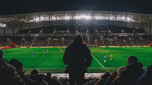 Detienen a varios aficionados en Inglaterra por racismo