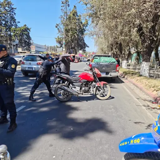 Un operativo de verificación de la Policía Nacional Civil en Guatemala.  ,PNC