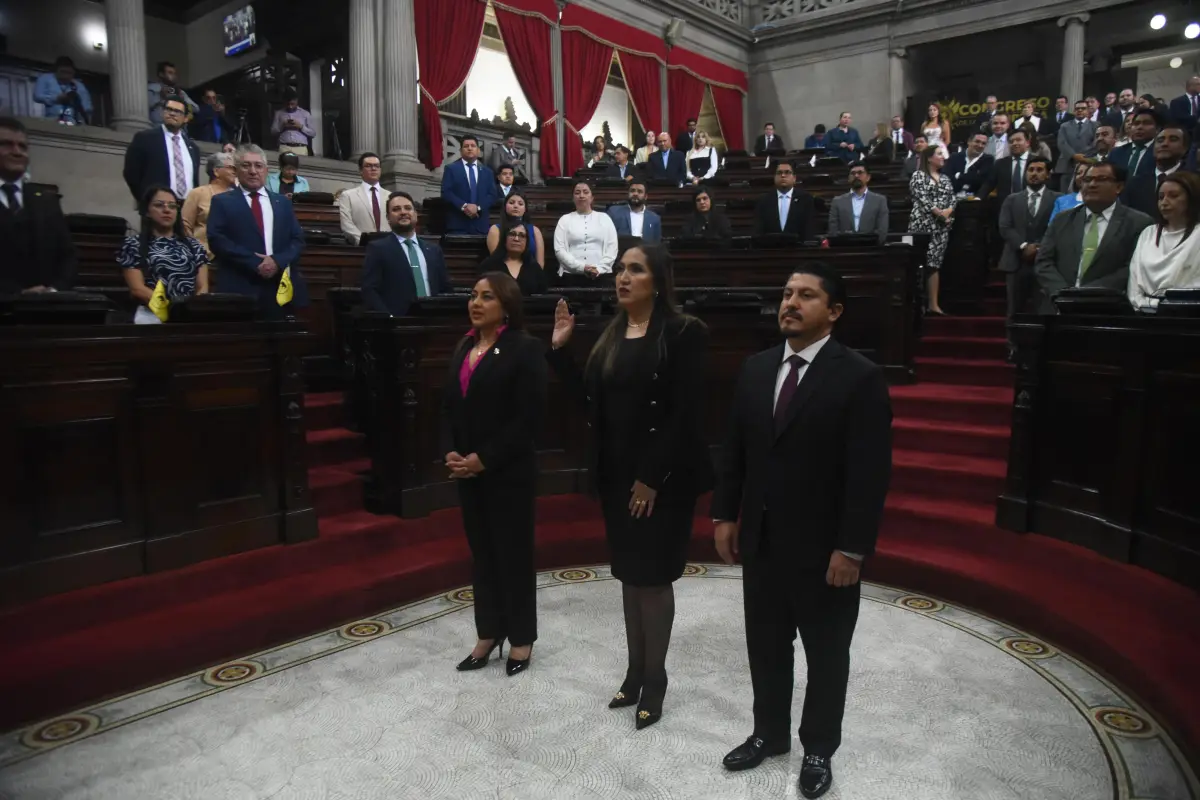 Momento de la juramentación de Claudia Paredes como presidenta del Organismo Judicial en la sede del Congreso, el martes 17 de febrero de 2026., Omar Solís/Emisoras Unidas