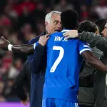 No puedes meterte con 60 mil personas: el consejo de Mourinho a Viníciust