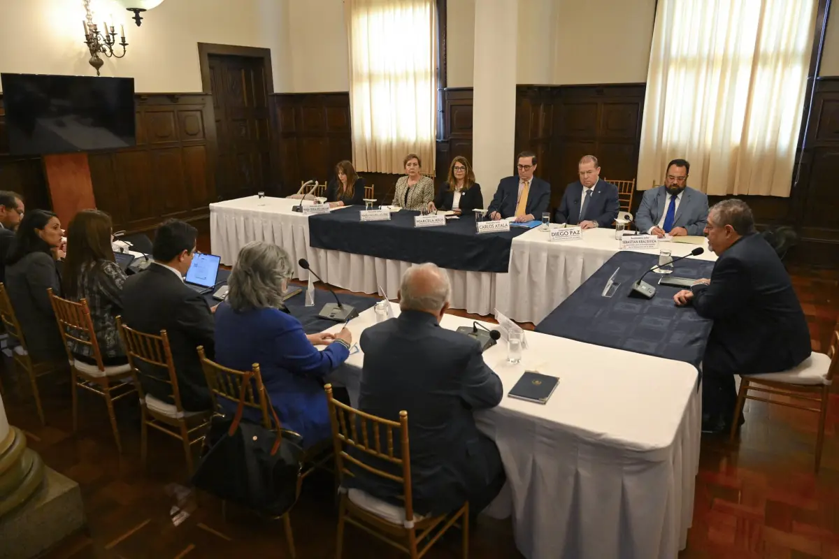 El presidente Bernardo Arévalo, se reunió con la misión de la OEA., Foto SCSP